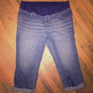 Capri maternity pants